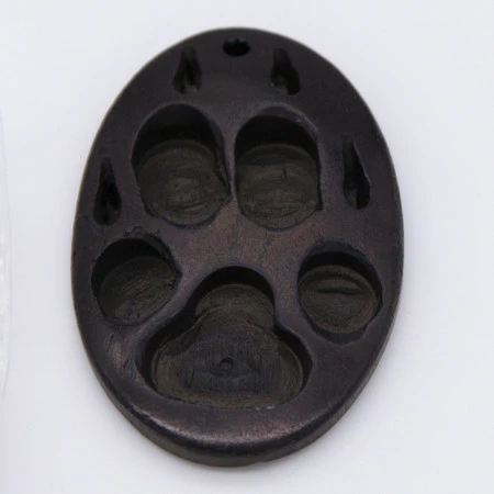 BN385-65: Bone Wolf Paw Print Pendant Black 28x43mm - 5 Pieces 6 BN385-65: Bone Wolf Paw Print Pendant Black 28x43mm - 5 Pieces -Tailor Supplies Sales 2024 BN385 65 PendantsandCharms BoneandHorn